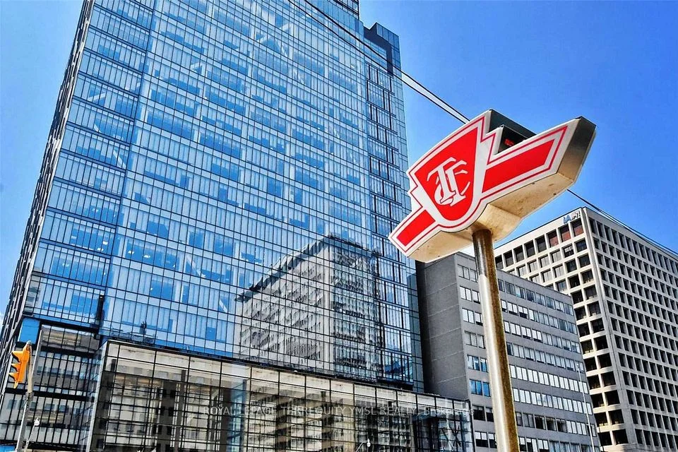 488 University Avenue 4511, Toronto C01, ON M5G 0C1