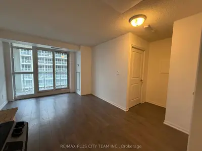 38 Grand Magazine Street 1542, Toronto C01, On M5v 0b1