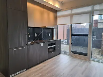 771 Yonge Street 1211, Toronto C02, On M4w 2g4