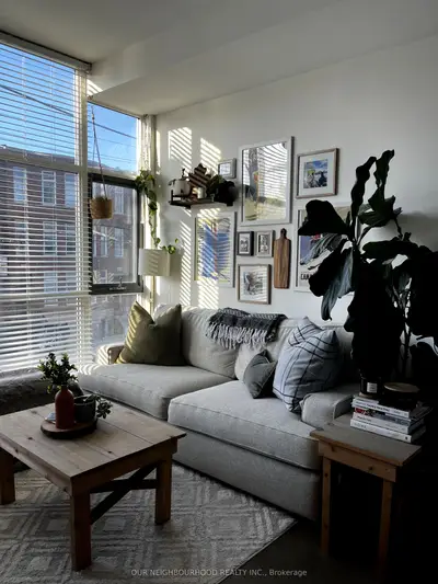 549 King Street 205, Toronto C08, On M5a 1m4