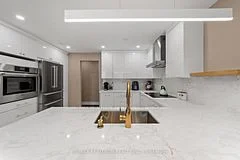 130 Neptune Drive 1501, Toronto C04, ON M6A 1X5