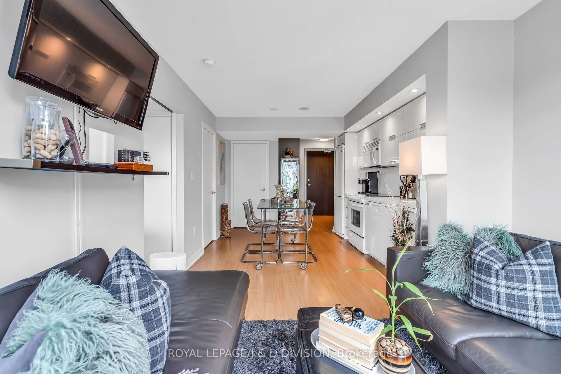 Condo Apartment in Toronto
