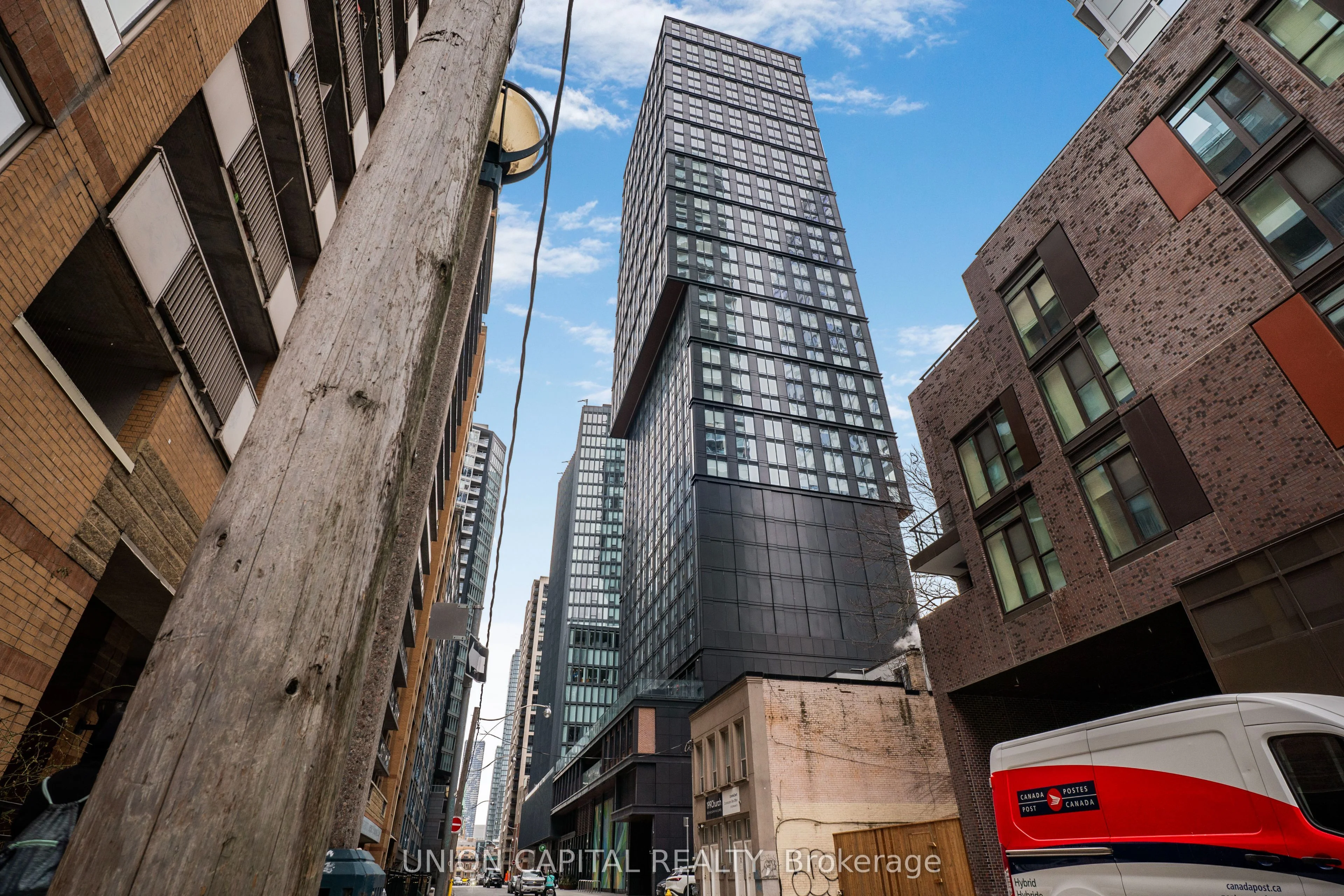 82 Dalhousie Street 1803, Toronto C08, On M5b 0c5