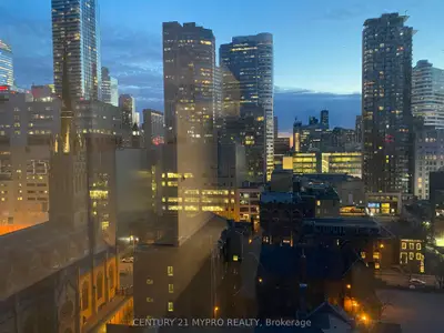 82 Dalhousie Street 1610, Toronto C08, On M5b 0c5