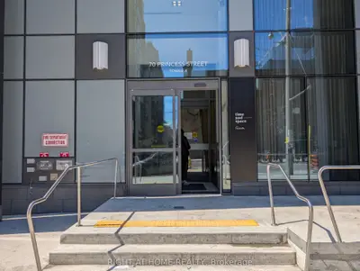 70 Princess Street 1722, Toronto C08, On M5a 0x6