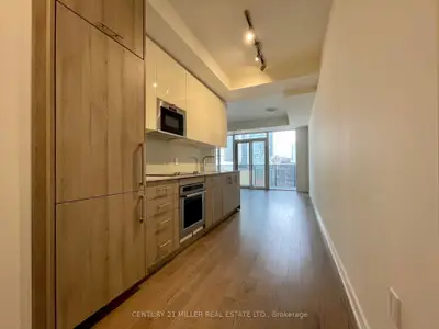 330 Richmond Street W 1018, Toronto C01, On M5v 0m4