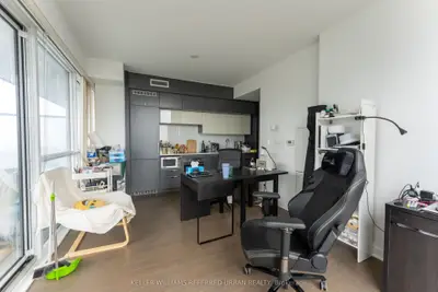 15 Grenville Street 2705, Toronto C01, On M4y 0b9