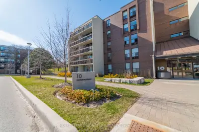 Condo Apartment in Toronto
