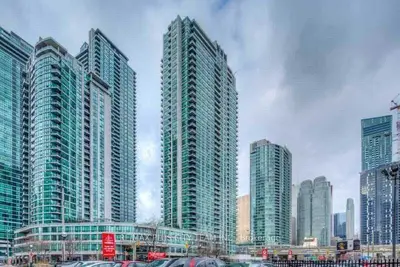 16 Yonge Street 414, Toronto C01, On M5e 1r4