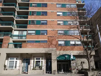73 Mccaul Street 734, Toronto C01, On M5t 2x2