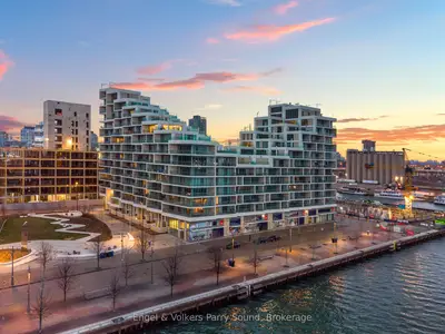 Condo Townhouse in Toronto