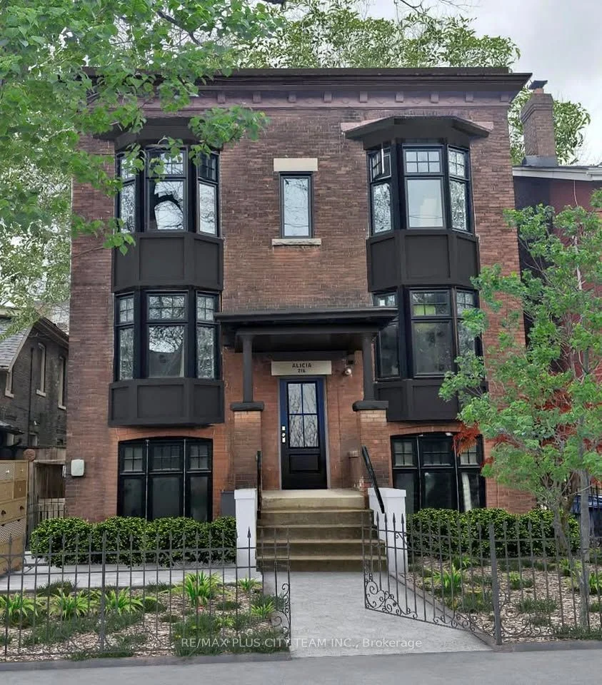 216 Seaton Street 2, Toronto C08, ON M5A 2T4