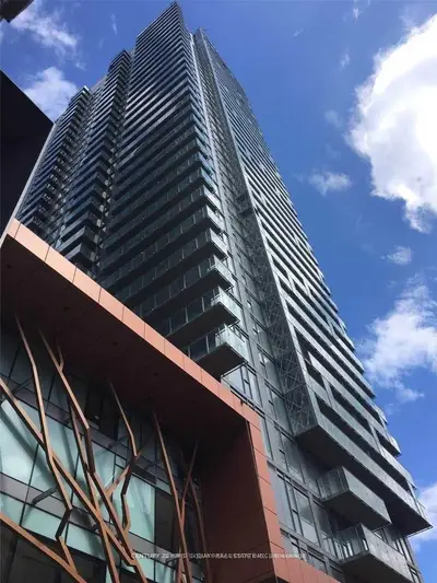 50 Wellesley Street E 2501, Toronto C08, On M4y 1g2