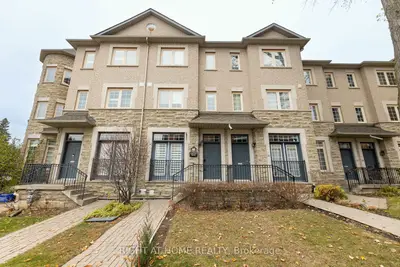 Att/Row/Townhouse in Toronto