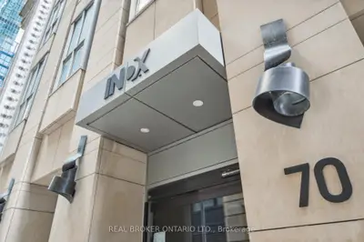 70 Temperance Street 5215, Toronto C01, On M5h 0b1