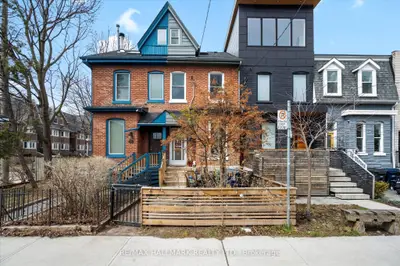 Att/Row/Townhouse in Toronto