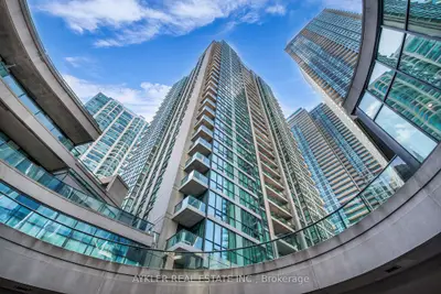 12 Yonge Street 2404, Toronto C01, On M5e 1z9