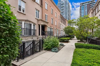 Condo Townhouse in Toronto