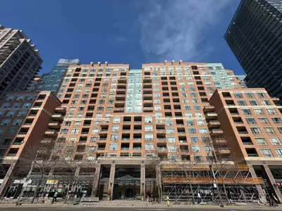 887 Bay Street 904, Toronto C01, On M5s 3k4
