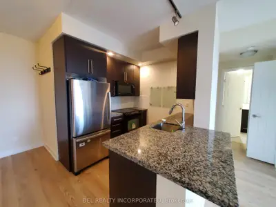 28 Linden Street 2702, Toronto C08, On M4y 0a4