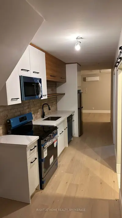 993 Bloor Street W 201, Toronto W02, On M6h 1m1