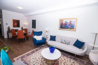 Att/Row/Townhouse in Toronto