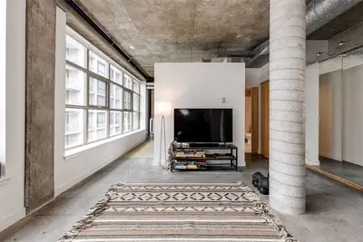 29 Camden Street 606, Toronto C01, On M5v 3n3