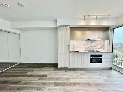 771 Yonge Street 1811, Toronto C02, On M4w 2g4