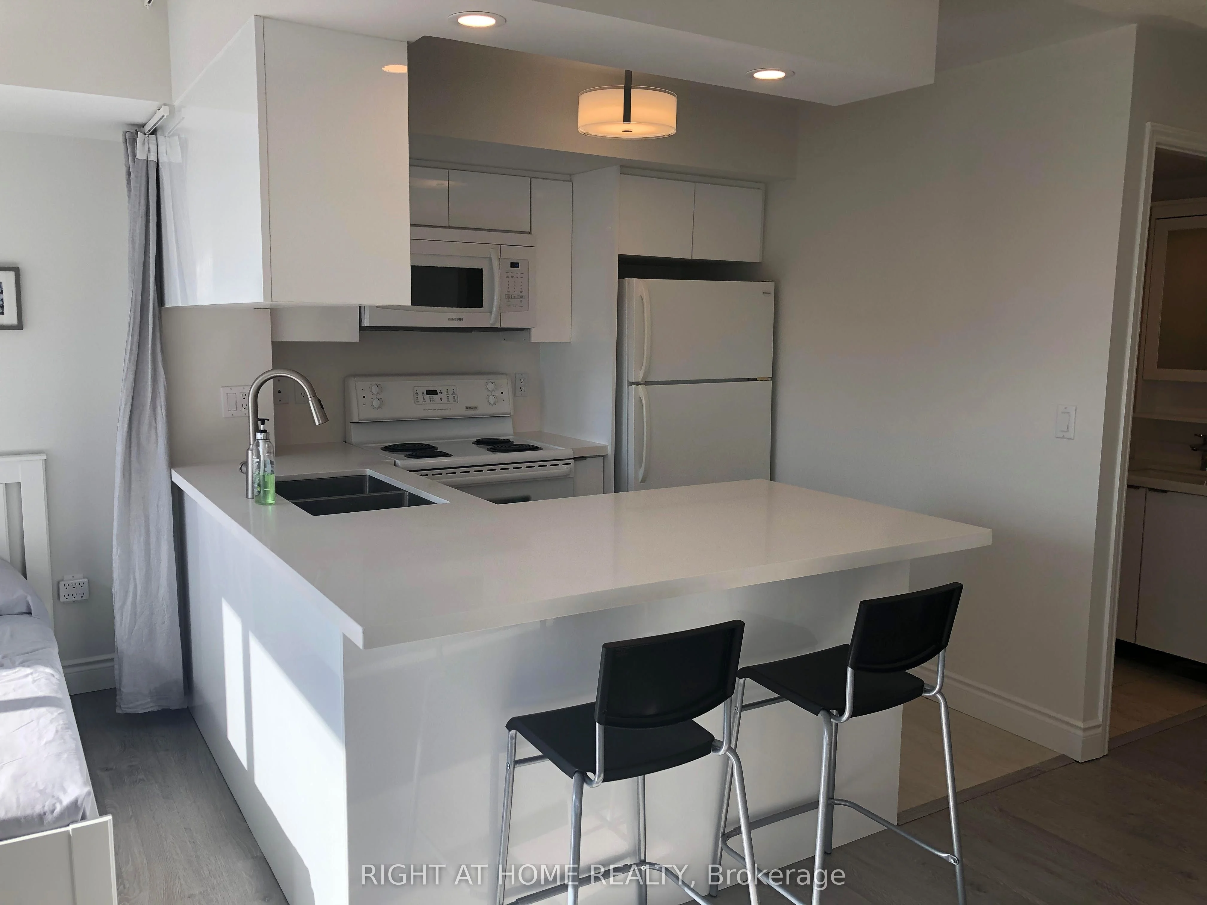 909 Bay Street 1704, Toronto C01, On M5s 3g2