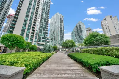 18 Harbour Street 905, Toronto C01, On M5j 2z6