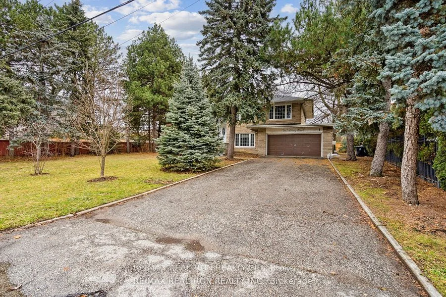 1 Daleberry Place, Toronto C13, On M3b 2a5