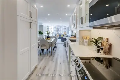 717 Bay Street 1807, Toronto C01, On M5g 2j9