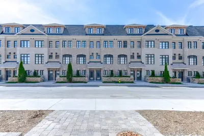 21 Salvador Allende Crescent 44, Toronto C02, On M6g 0a3