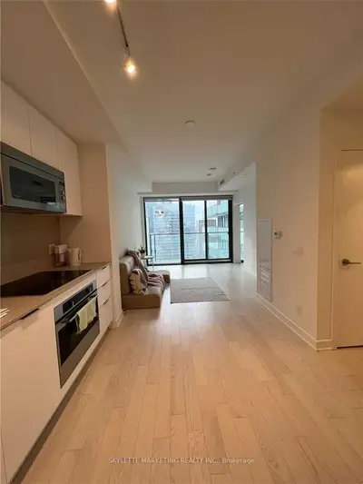 20 Lombard Street 3607, Toronto C08, On M5c 0a6