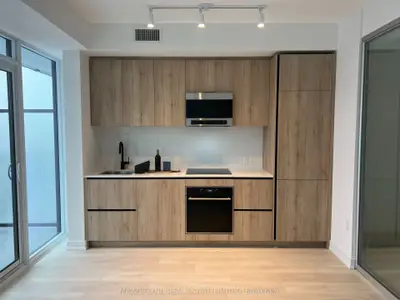 127 Broadway Avenue 1411, Toronto C10, On M4p 1v4