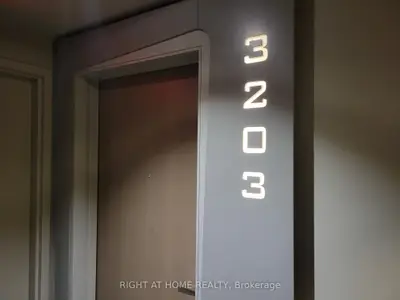 1 Bloor Street E 3203, Toronto C08, On M4w 0a8