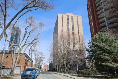 15 Maitland Place 2104, Toronto C08, On M4y 2x3