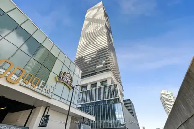 138 Downes Street 1708, Toronto C01, On M5v 1a4