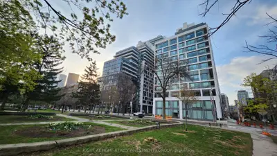 60 Princess Street 448, Toronto C08, On M5a 2c7
