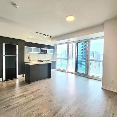 386 Yonge Street 2911, Toronto C01, On M5b 0a5