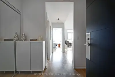 105 George Street 609, Toronto C08, On M5a 0l4