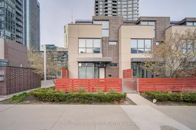 Condo Townhouse in Toronto