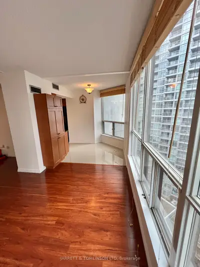 30 Holly Street 1705, Toronto C10, On M4s 3c6