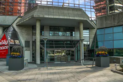 1001 Bay Street 601, Toronto C01, On M5s 3a6