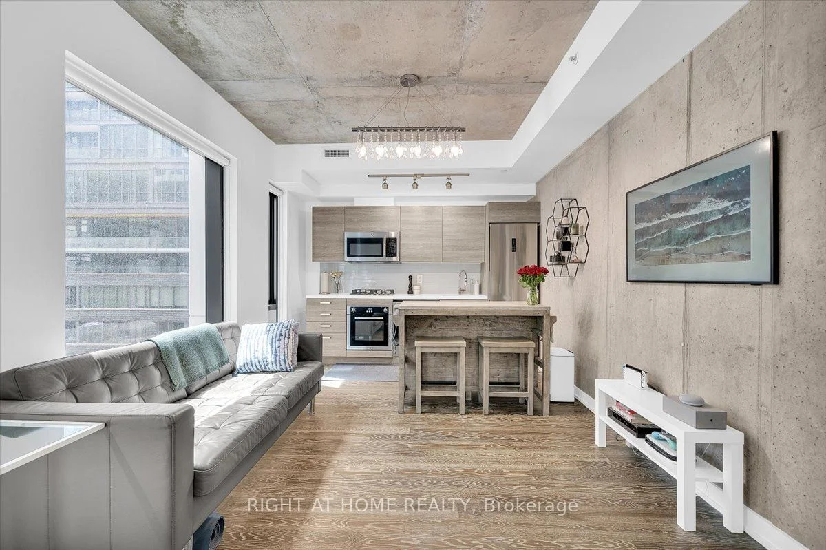 11 Charlotte Street 402, Toronto C01, ON M5V 2H5
