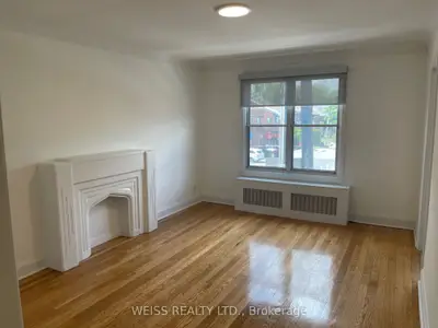 Att/Row/Townhouse in Toronto
