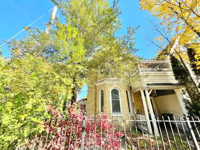 Att/Row/Townhouse in Toronto