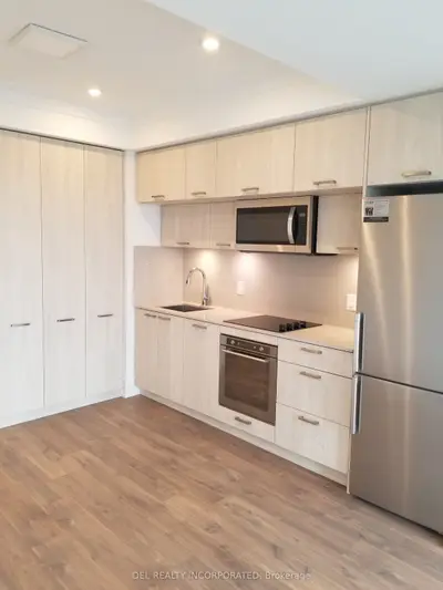 50 Mccaul Street 1016, Toronto C01, On M5t 1v9