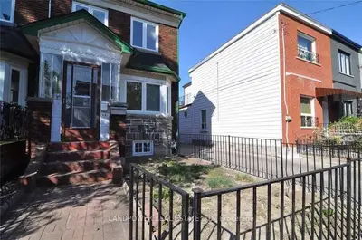 Duplex in Toronto