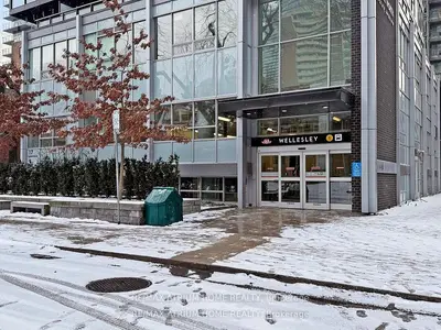 17 Dundonald Street 802, Toronto C08, On M4y 0e4